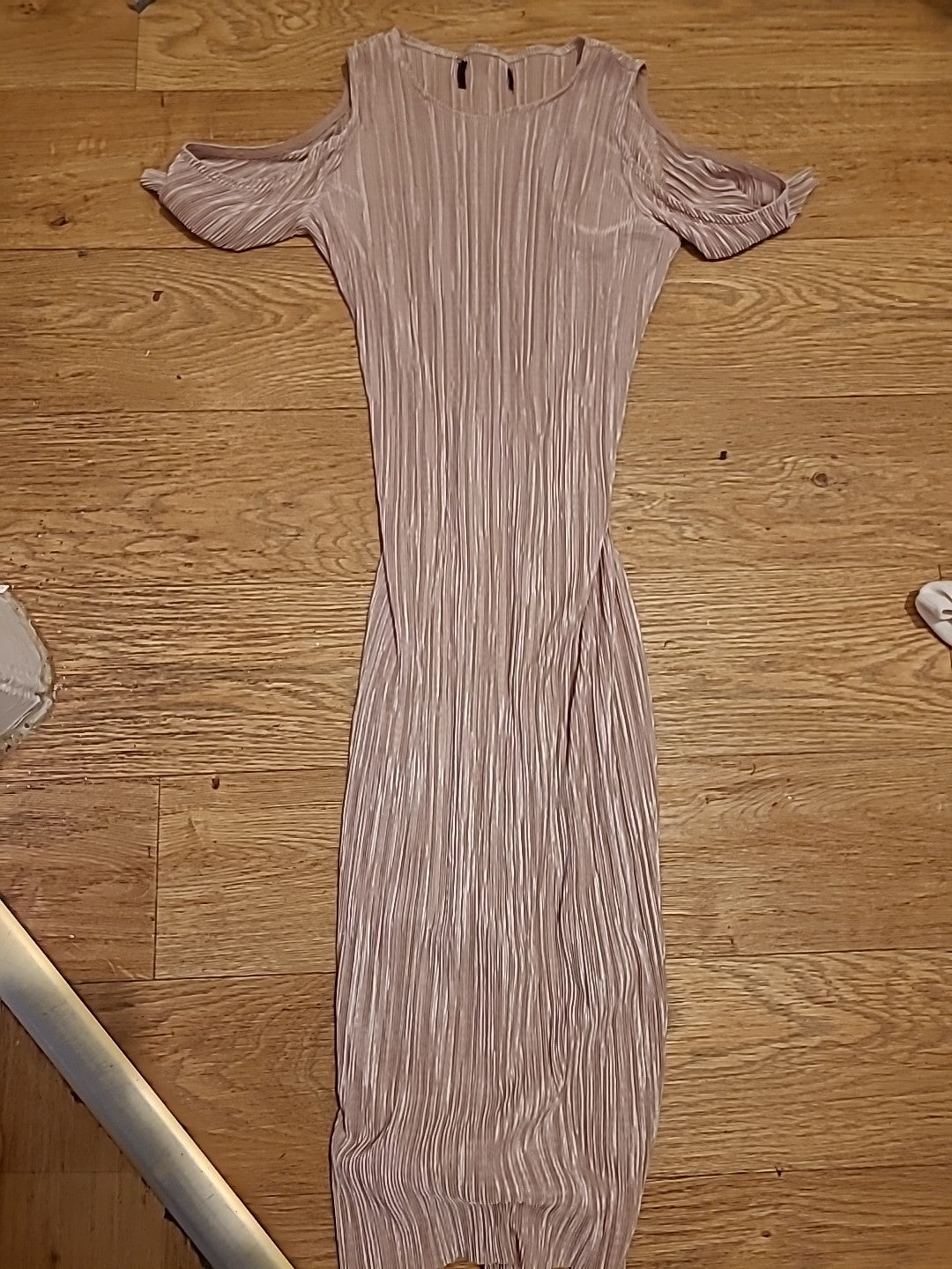 Ladies Size 6 Beige Crinkle Short Sleeved Dress
