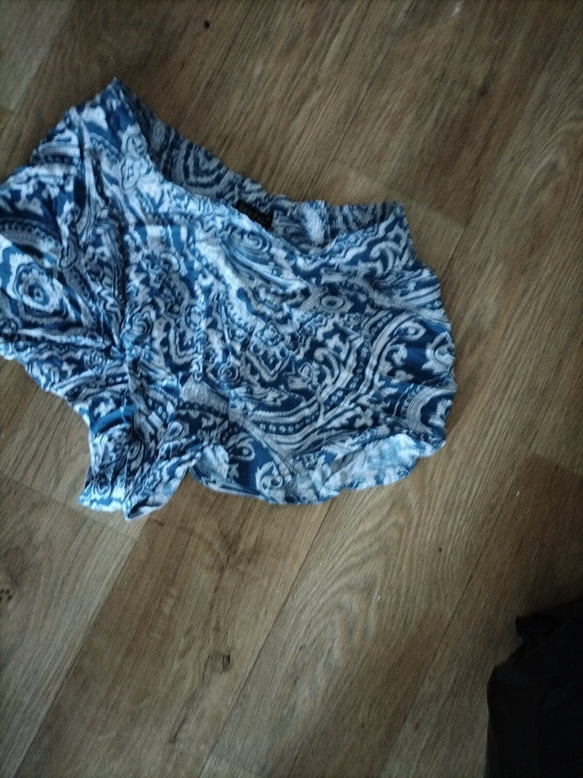 Ladies Boohoo Size 10 Blue And White Elasticated Short Shorts