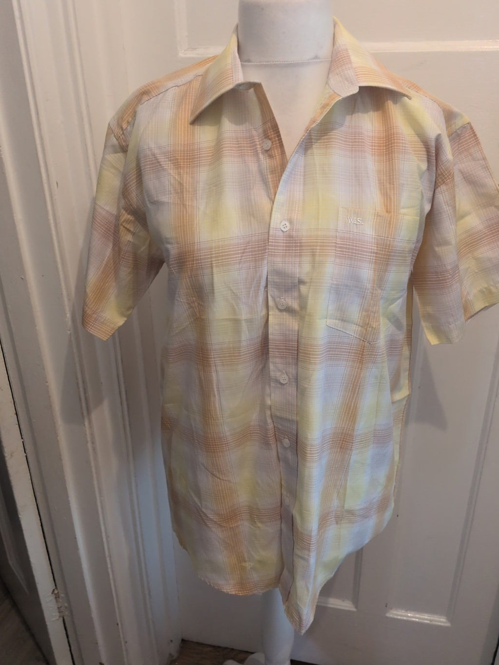 Willerby Smith 16" Yellow And Orange Short Sleeve Shirt