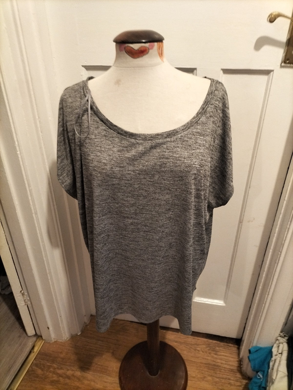 Ladies Souluxe Size XL Grey Fleck Short Sleeved Round Neck Tshirt