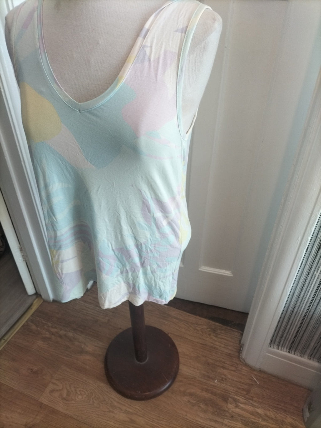 Ladies Tu Size 10 Yellow/purple Sleeveless Tshirt