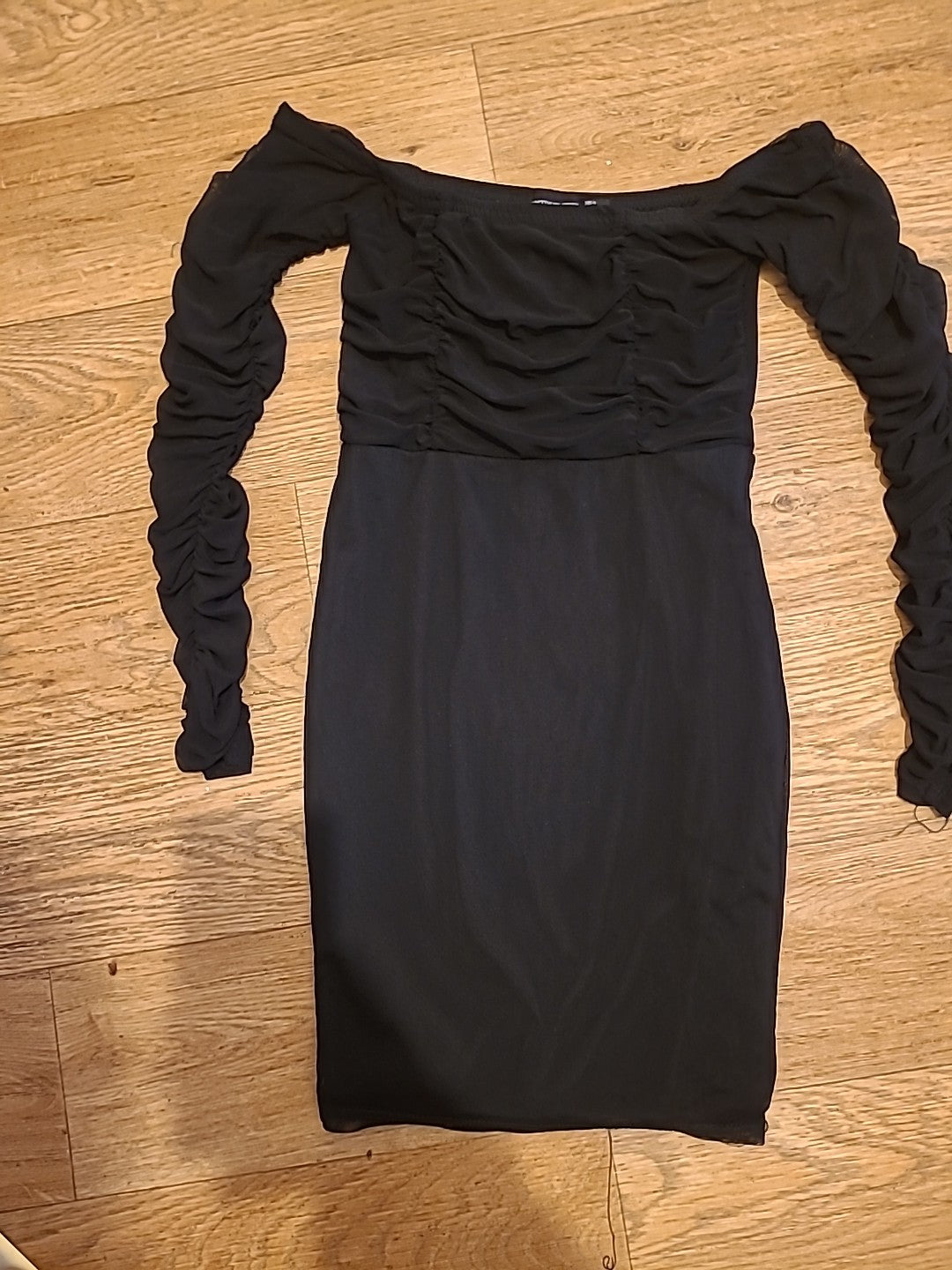 Ladies Prettylittlething Size 4 Black Long Sleeved Short Length Dress