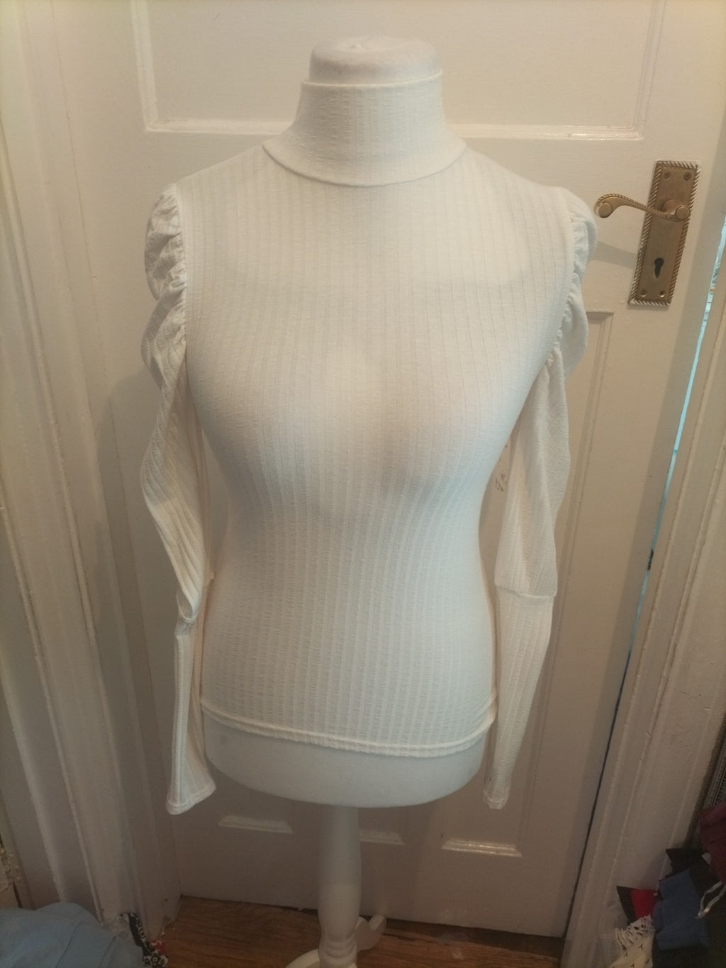 Ladies I Saw It First Size 6 White Frilly Shoulder Long Sleeved Blouse