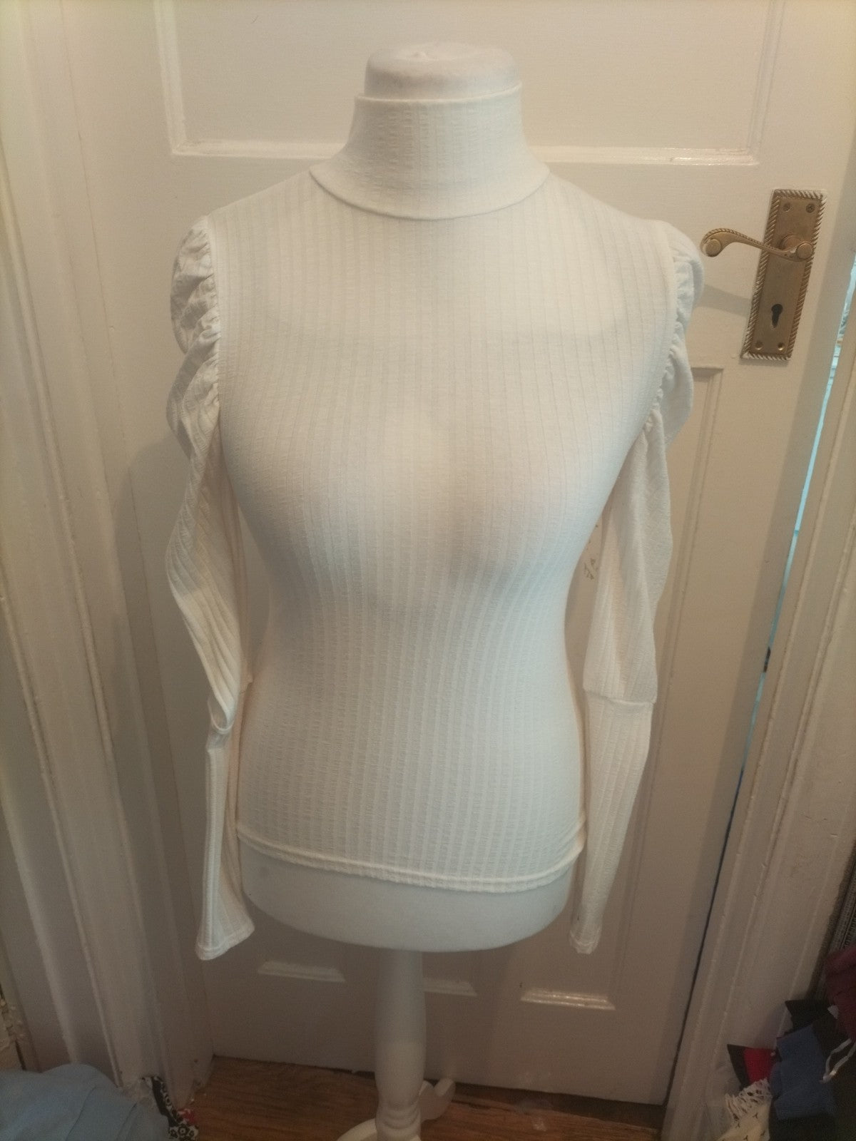 Ladies I Saw It First Size 6 White Frilly Shoulder Long Sleeved Blouse