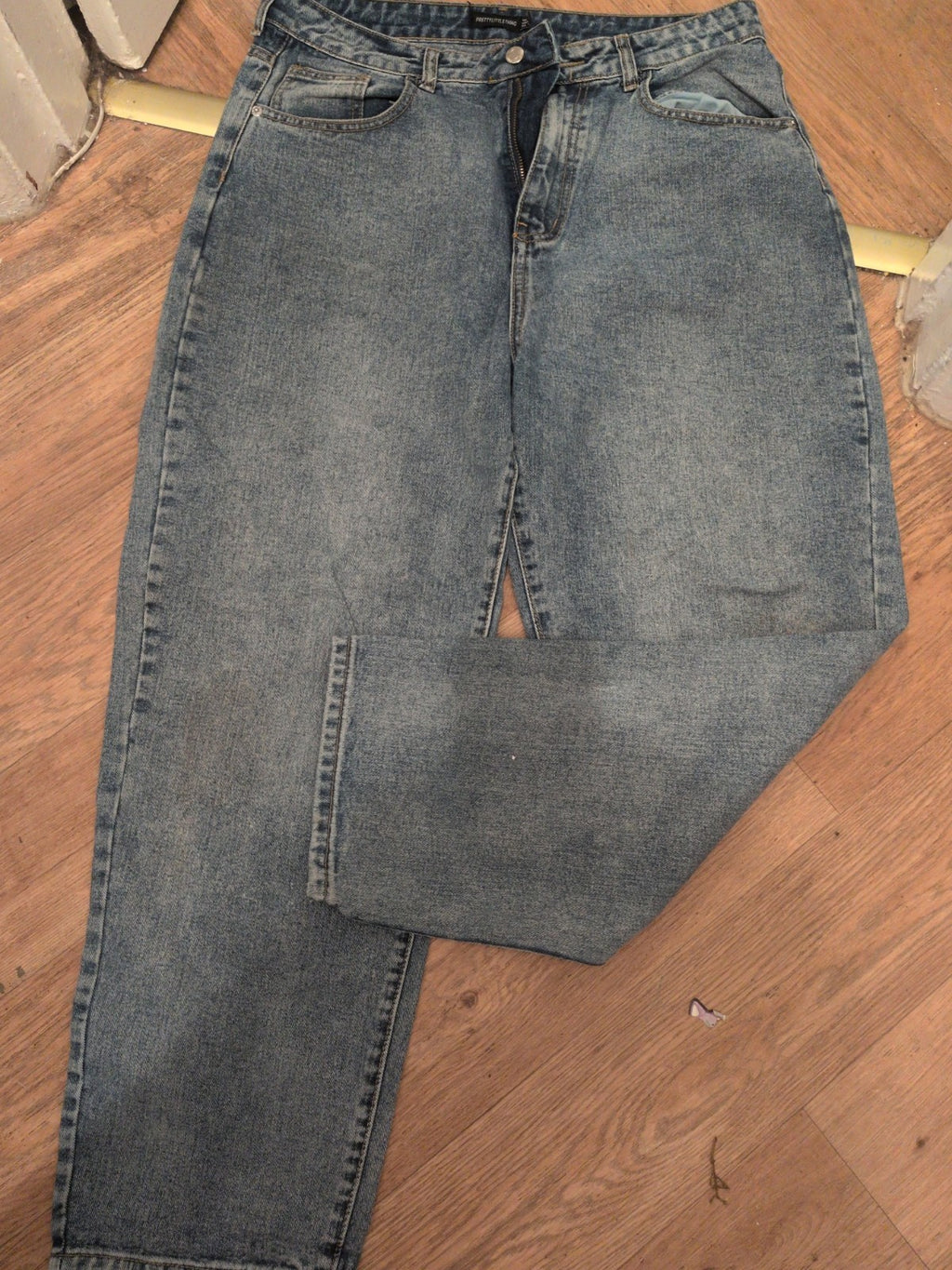 Ladies Prettylittlething Size 14 Wide Leg Denim Jeans With Yellow Pocket