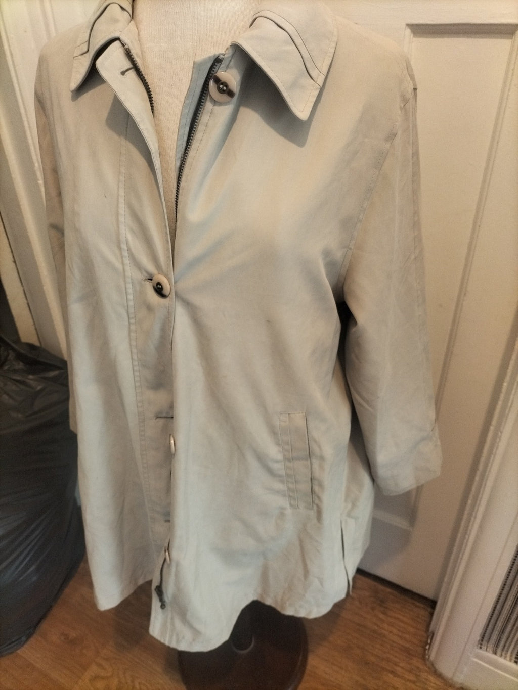 Ladies Bonmarche Size Medium Beige Long Sleeved Lined Jacket