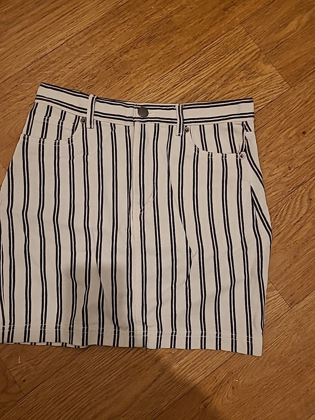 Ladies Monki Size Euro 34 Black White Mini Skirt