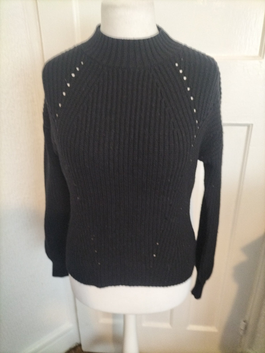 Ladies Gap Size XS Black Ribbed Pullover Jumper