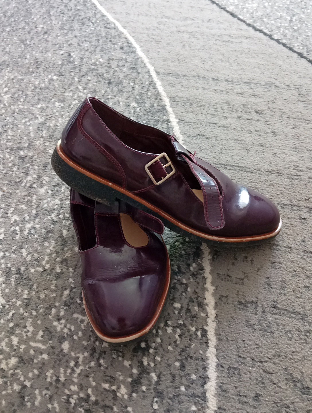 Girls Clarks Shoes Burgundy Size 3.5 T Bar Fastening Free Delivery