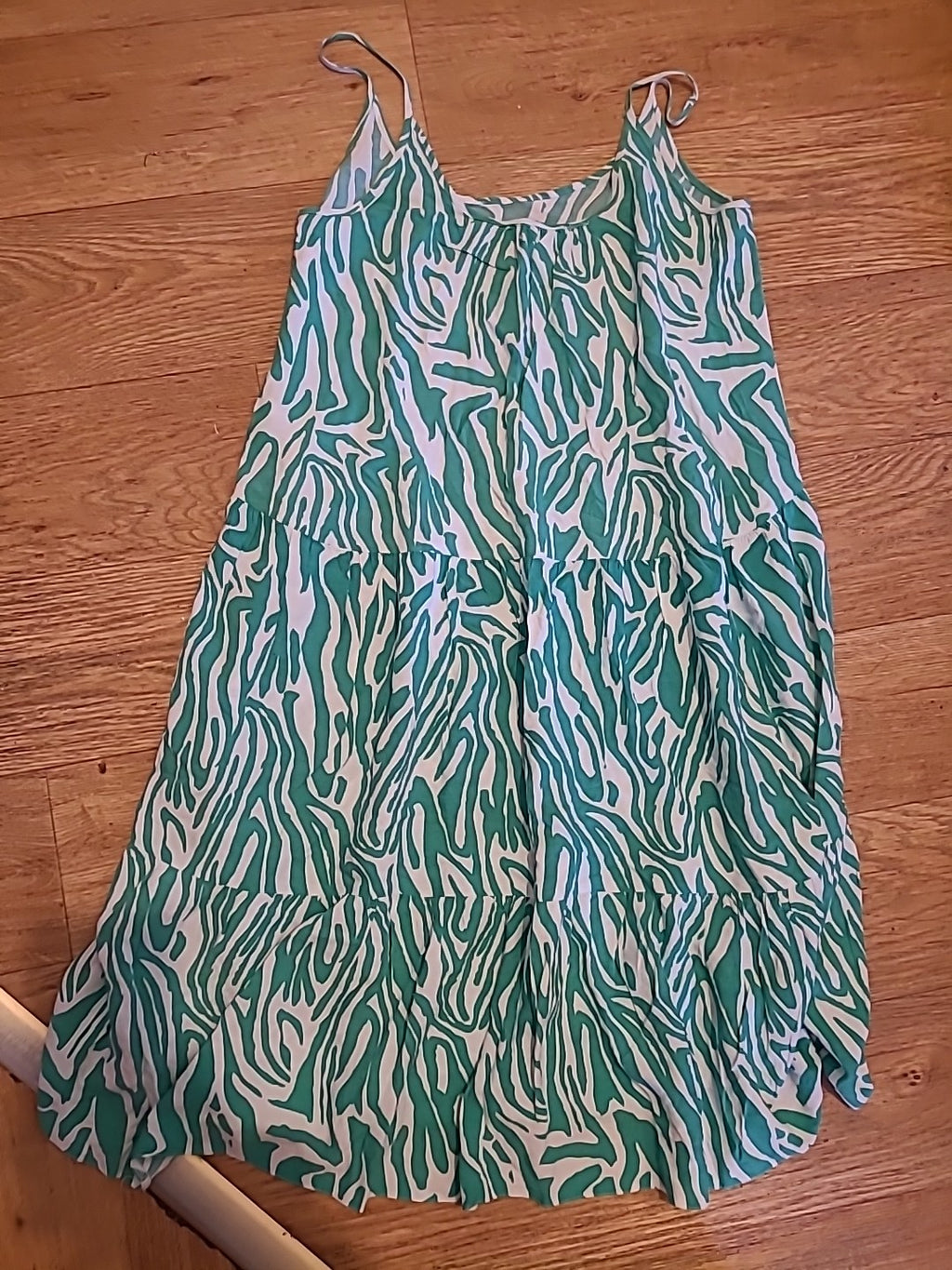 Ladies Size Small Green And White Sleeveless Dress