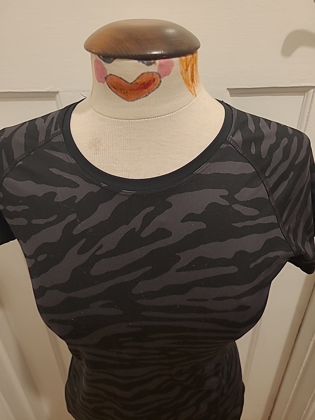 Ladies H&M Sport Size Small Animal Print Style Short Sleeved Tshirt