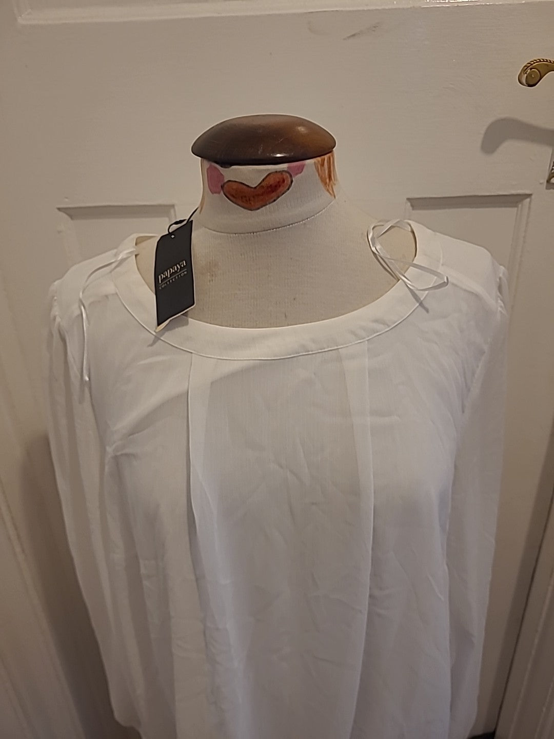 Brand New Ladies Papaya Size 20 Ivory Long Sleeved Blouse