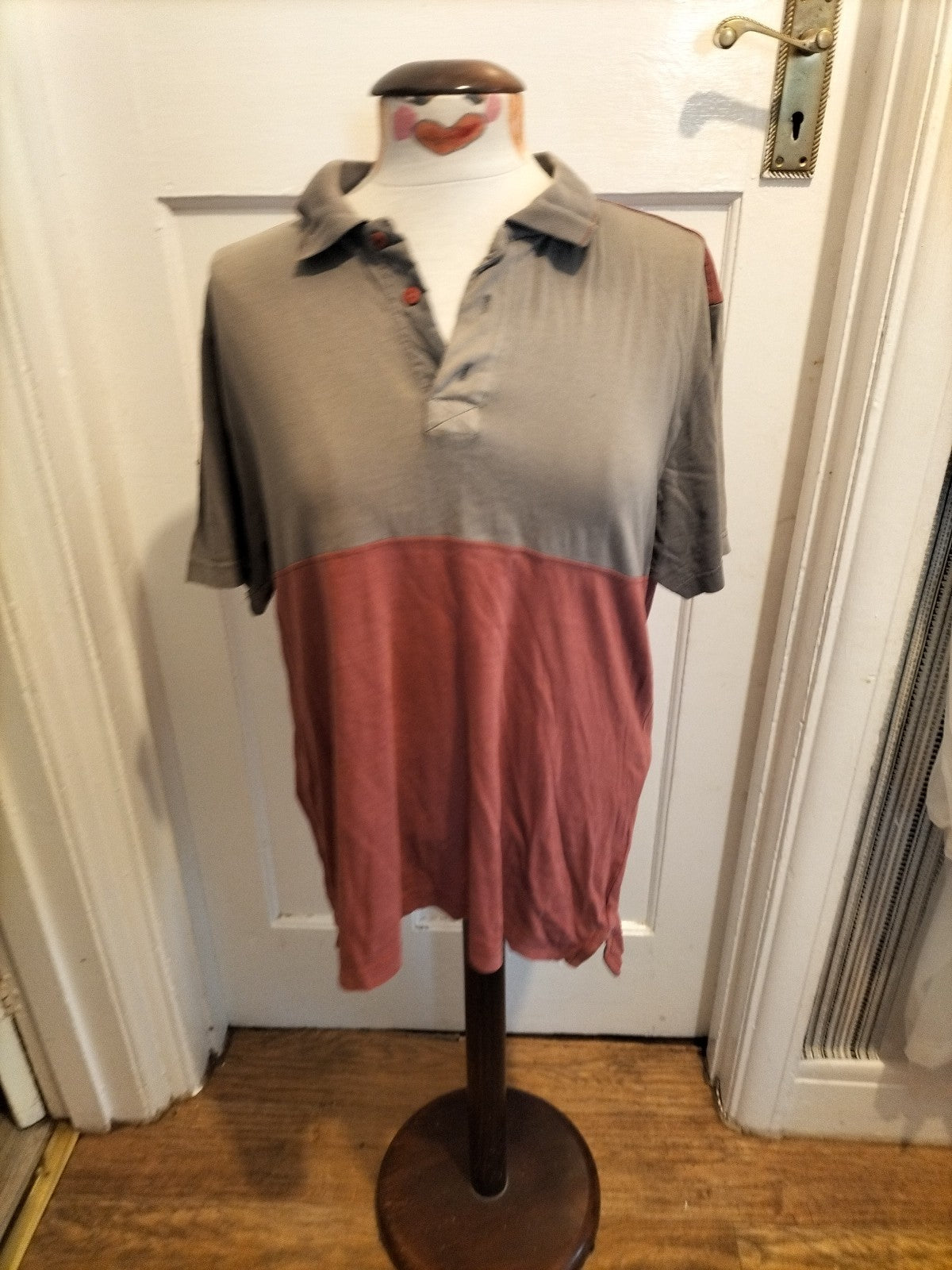 Mens Avenue Size Large Greyish/Red Striped Polo