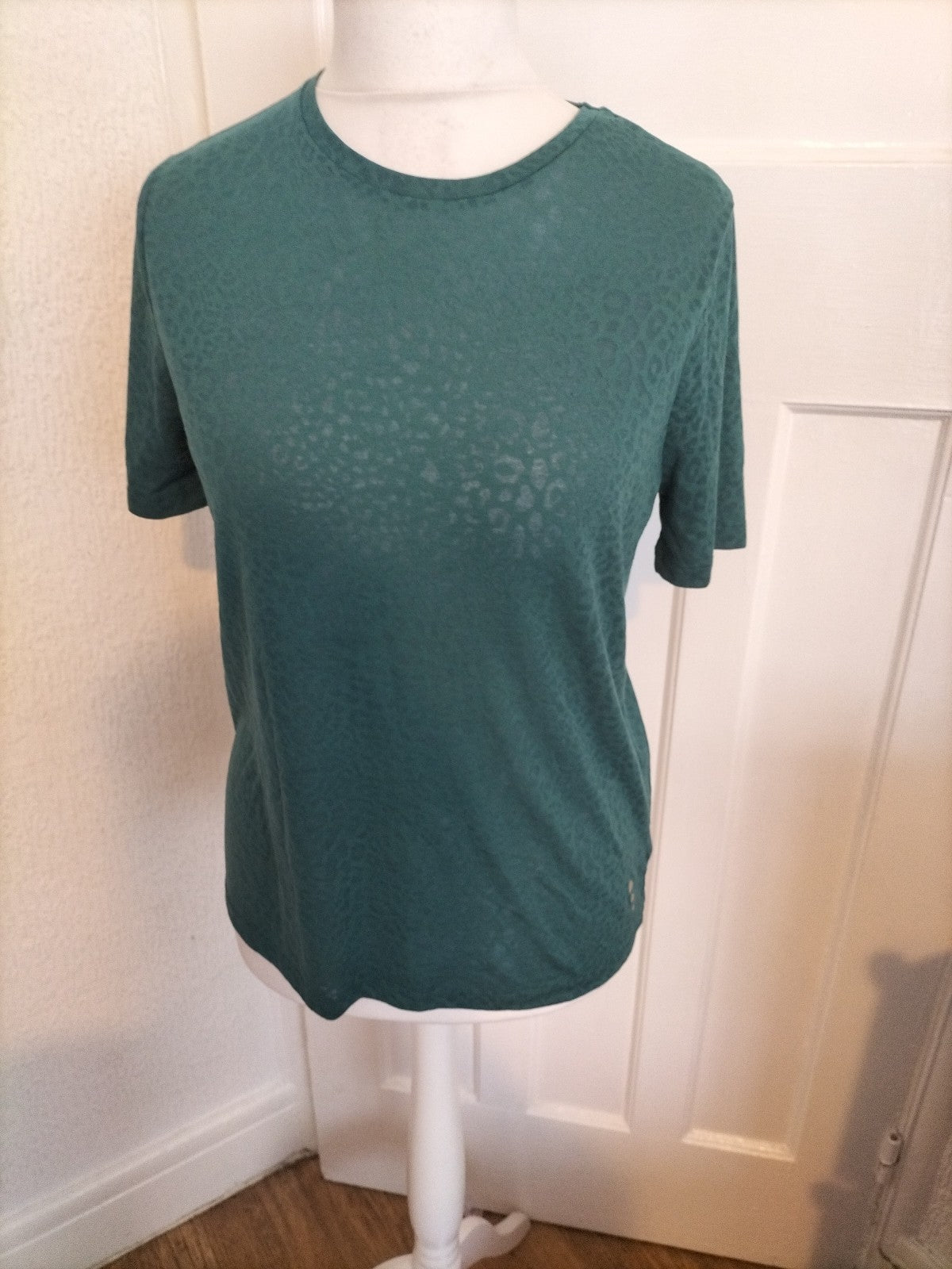 Ladies Tu Size 14 Green Toned Open Back Tshirt Leopard Print