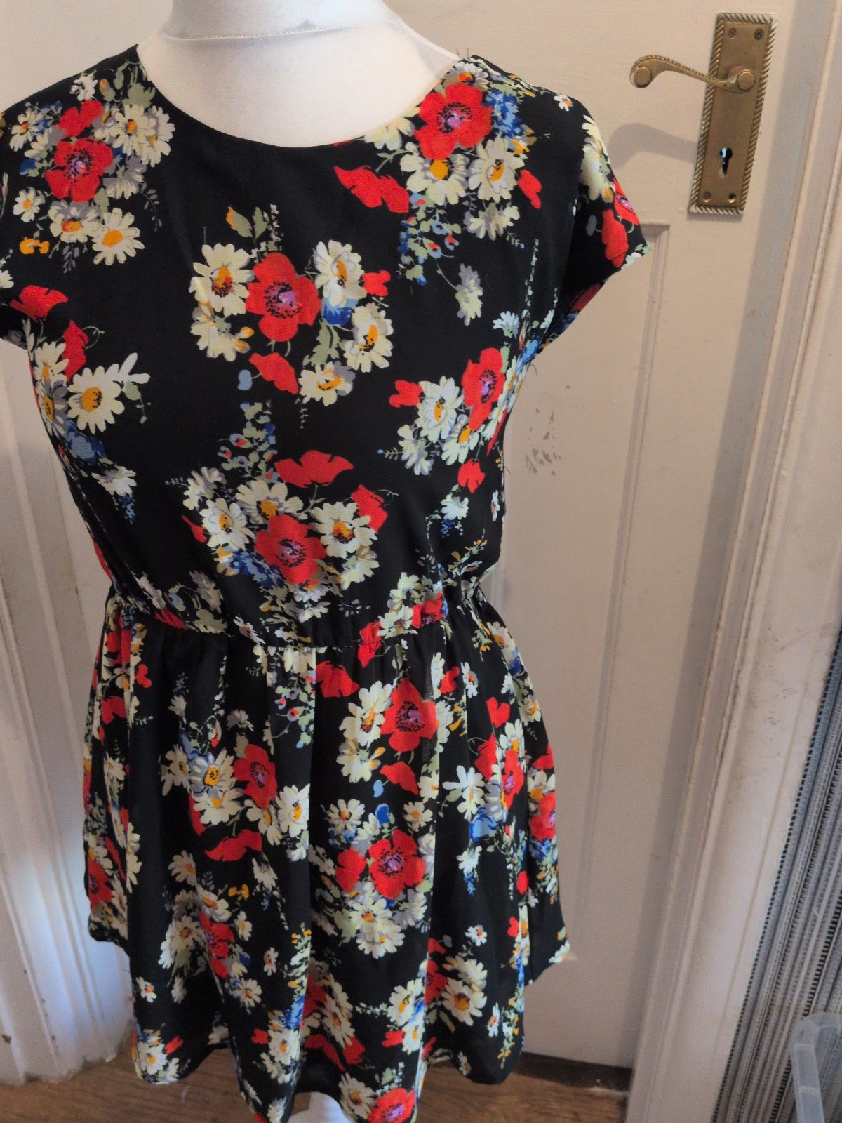 Ladies Ayarisa Size 10 Black Floral Short Sleeve Fit And Flare Knee Length Dress