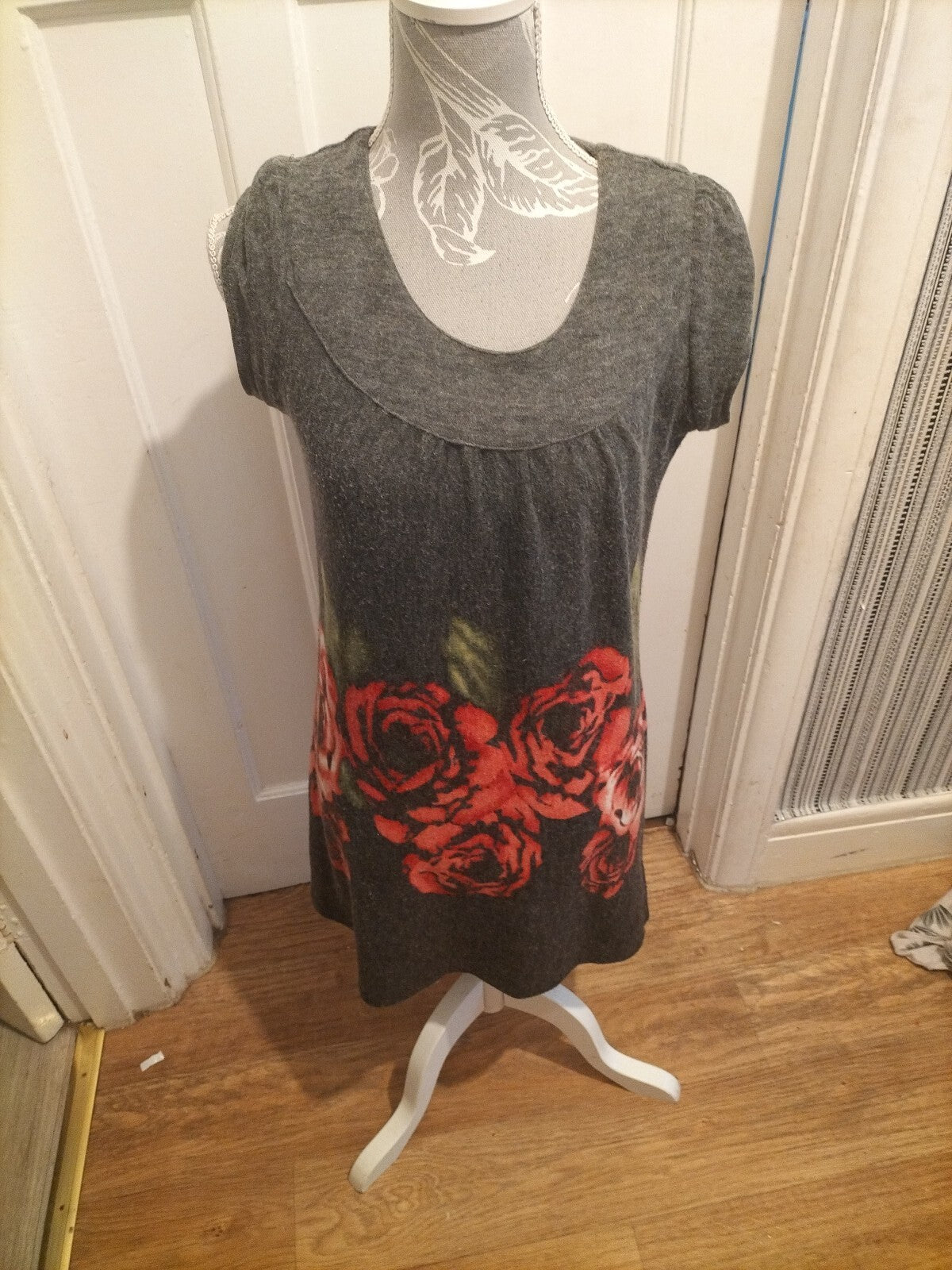 Ladies New Look Size 10 Grey Floral Short Sleeved Dress