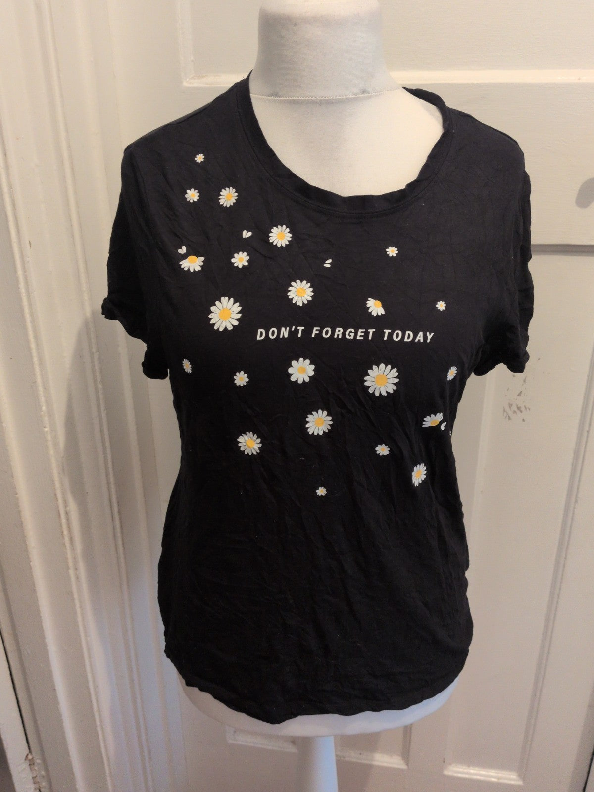 Clock house Medium Daisy Black Short Sleeve T-shirt