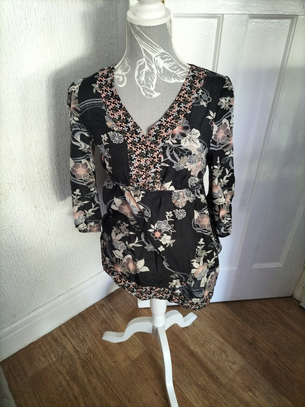 Ladies H&M Size Small Black Long Sleeve Blouse