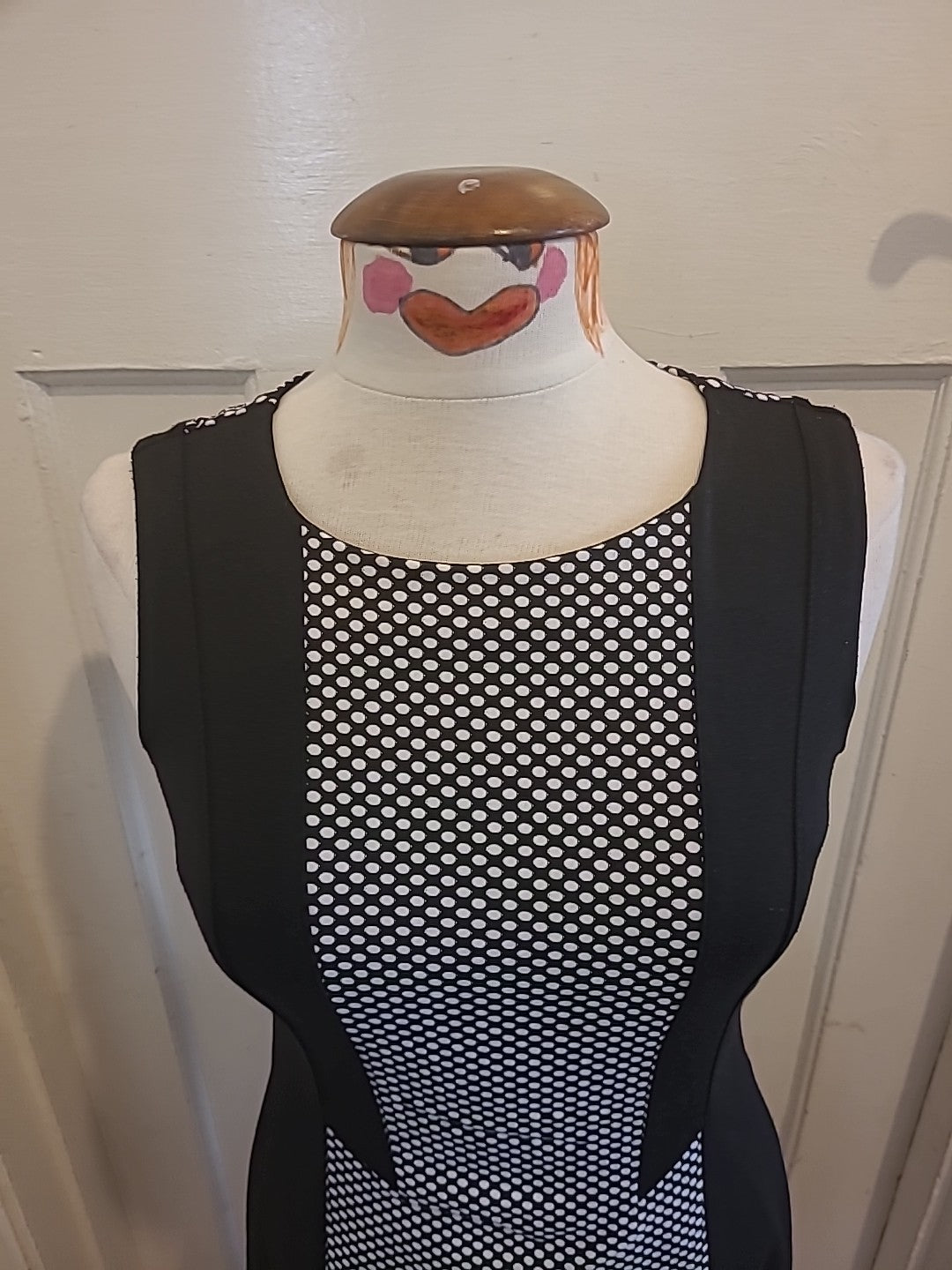 Ladies Cynthia Rowley Size 4 Black/White Sleeveless Dress