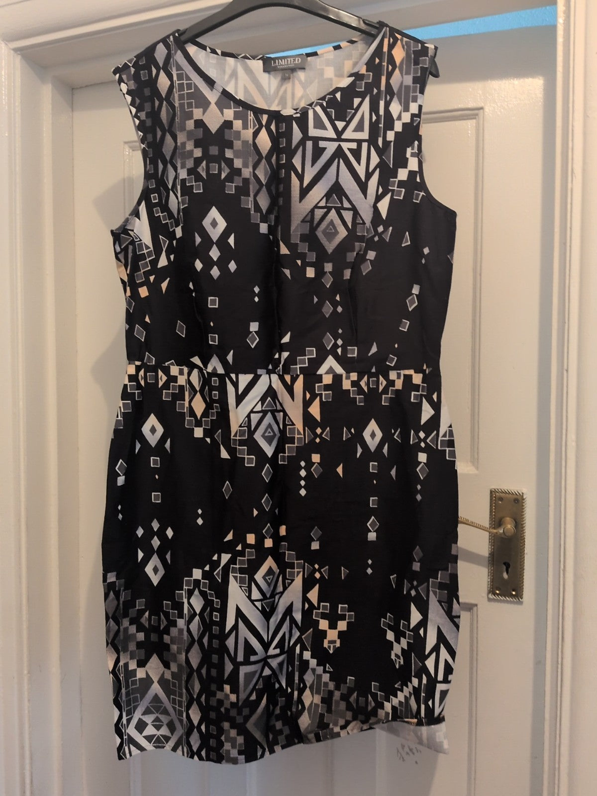 Limited Collection 14 Black White Grey Pattern Sleeveless Dress