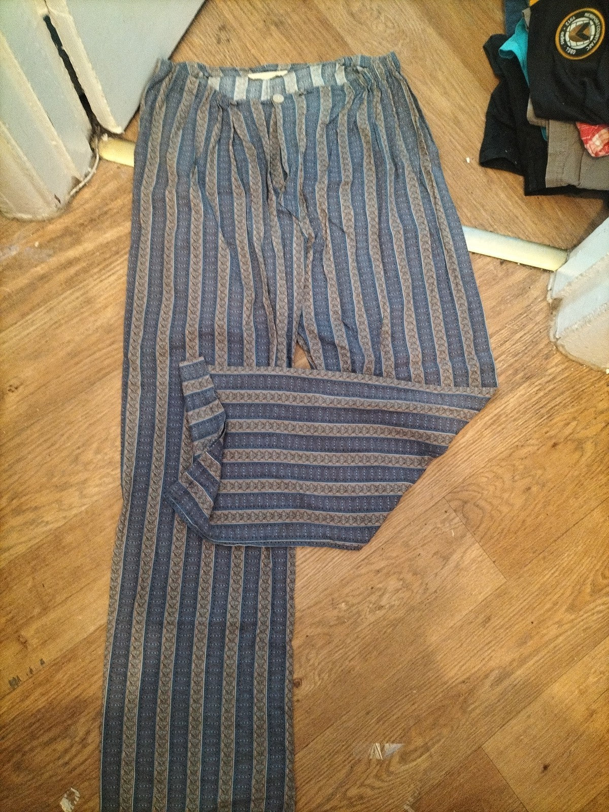 40" Multicoloured Aztec Elasticated Pyjama Bottoms