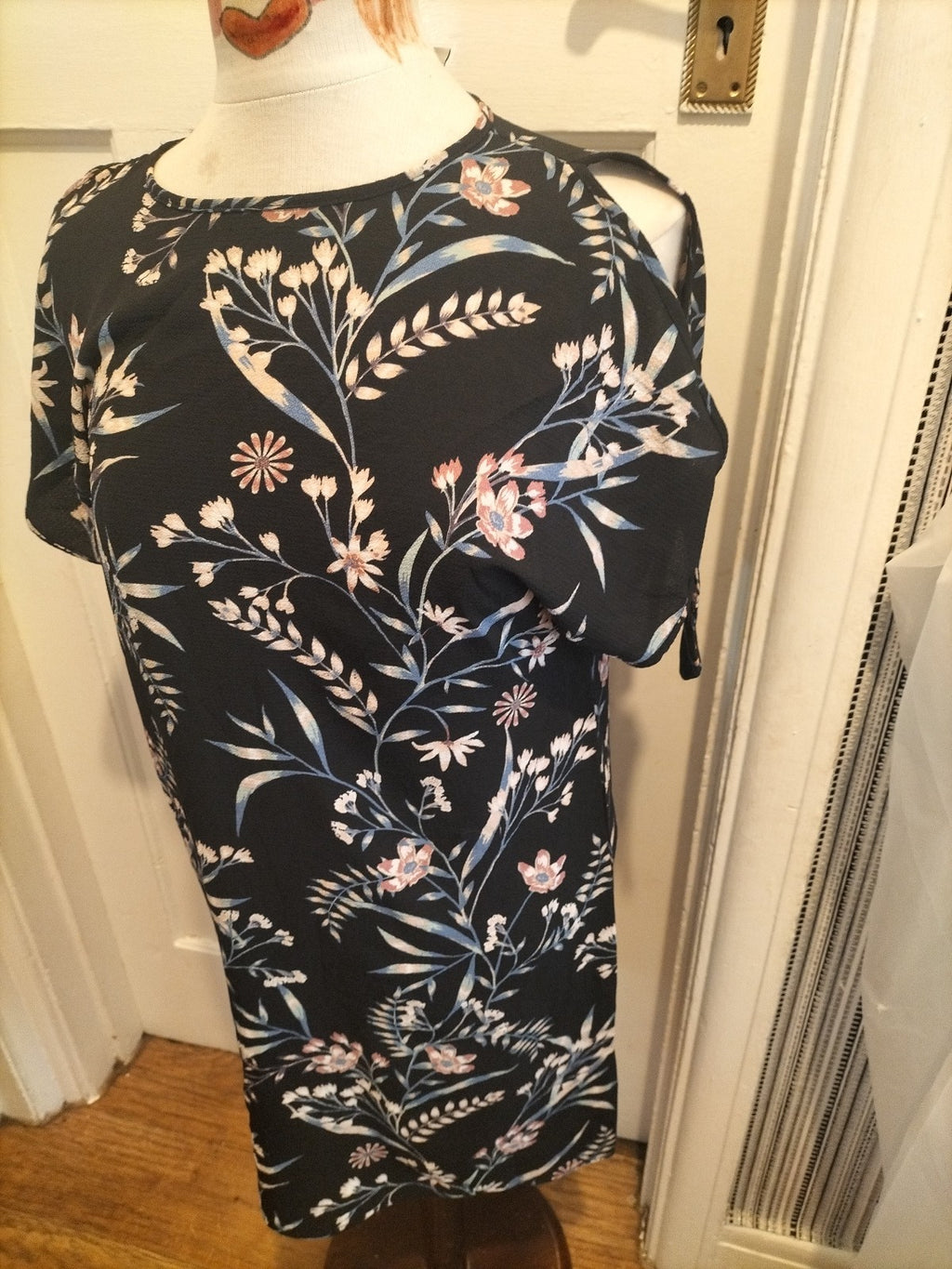 Ladies Peacocks Size 8 Black Floral Open Shoulder Dress