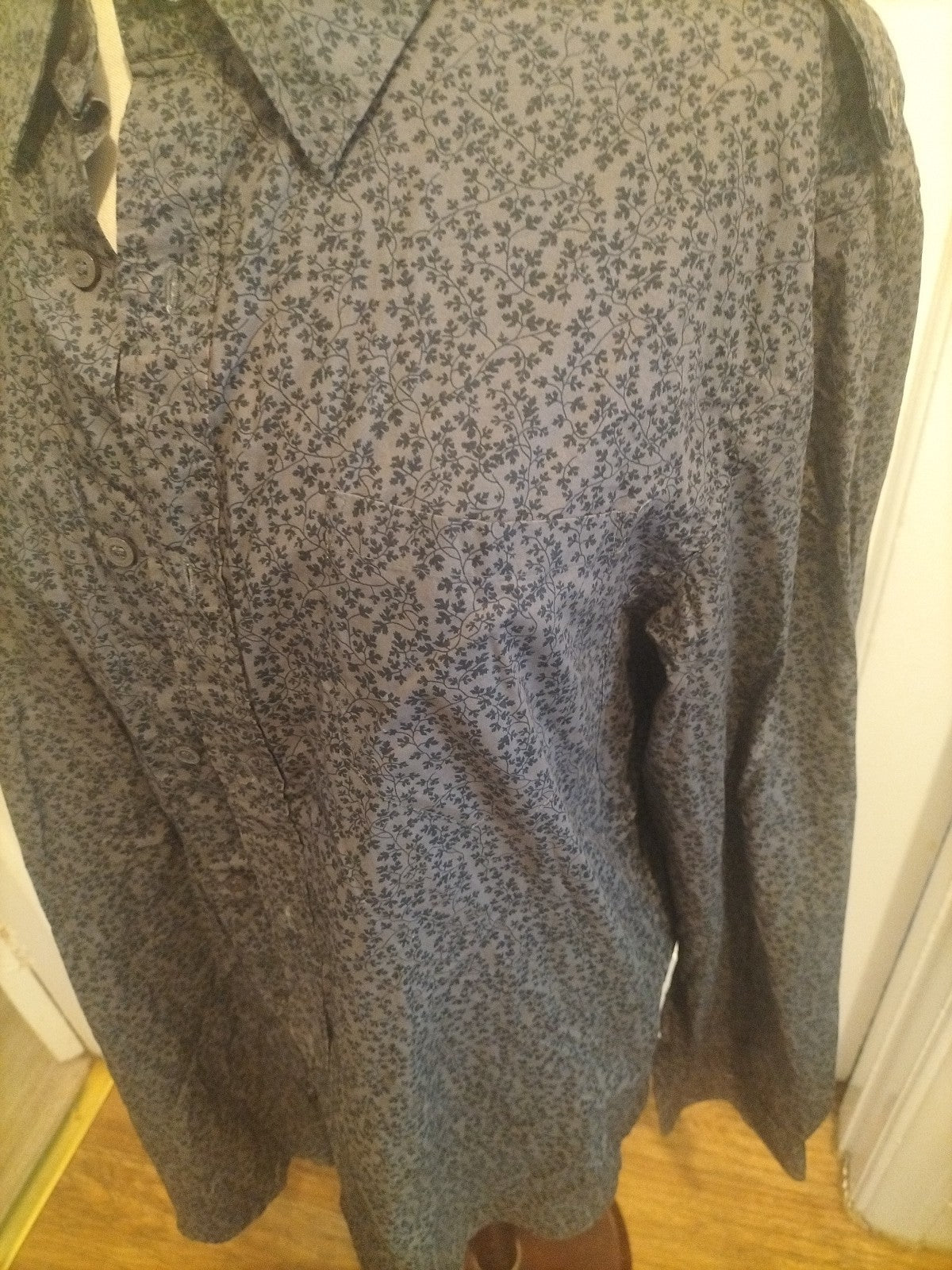 Mens Full Circle Size XL Black Dark Grey Floral Long Sleeved Shirt