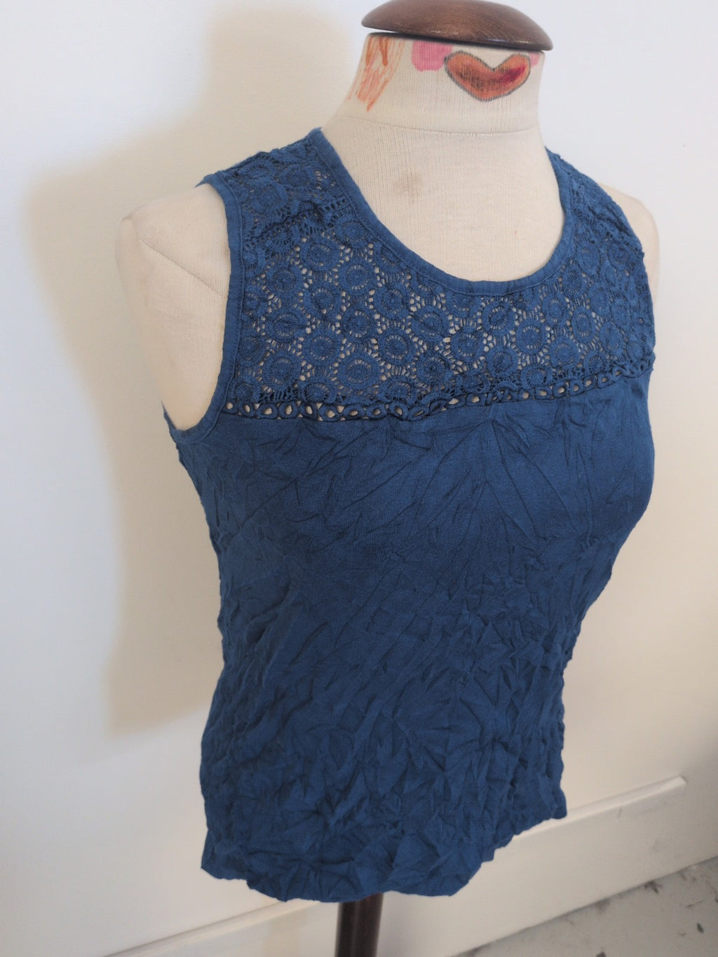 Ladies Tu Size 14 Blue Sleeveless Lace Patterning Neck T-shirt
