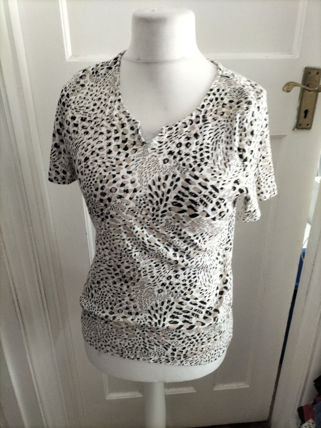 Bonmarche 16 Cream And Beige Patterned Short Sleeved Blouse
