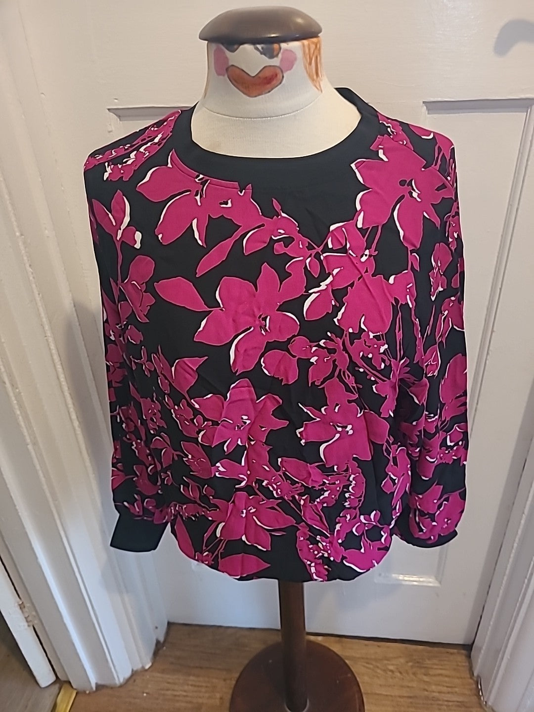 Ladies Autograph Size 8 Cerise Black Long Sleeved Floral Tshirt