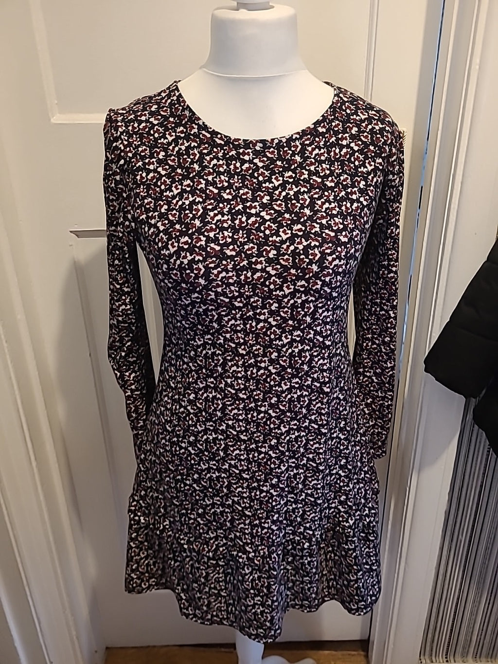 Ladies Primark Size 10 Black Purple Floral Long Sleeved Dress