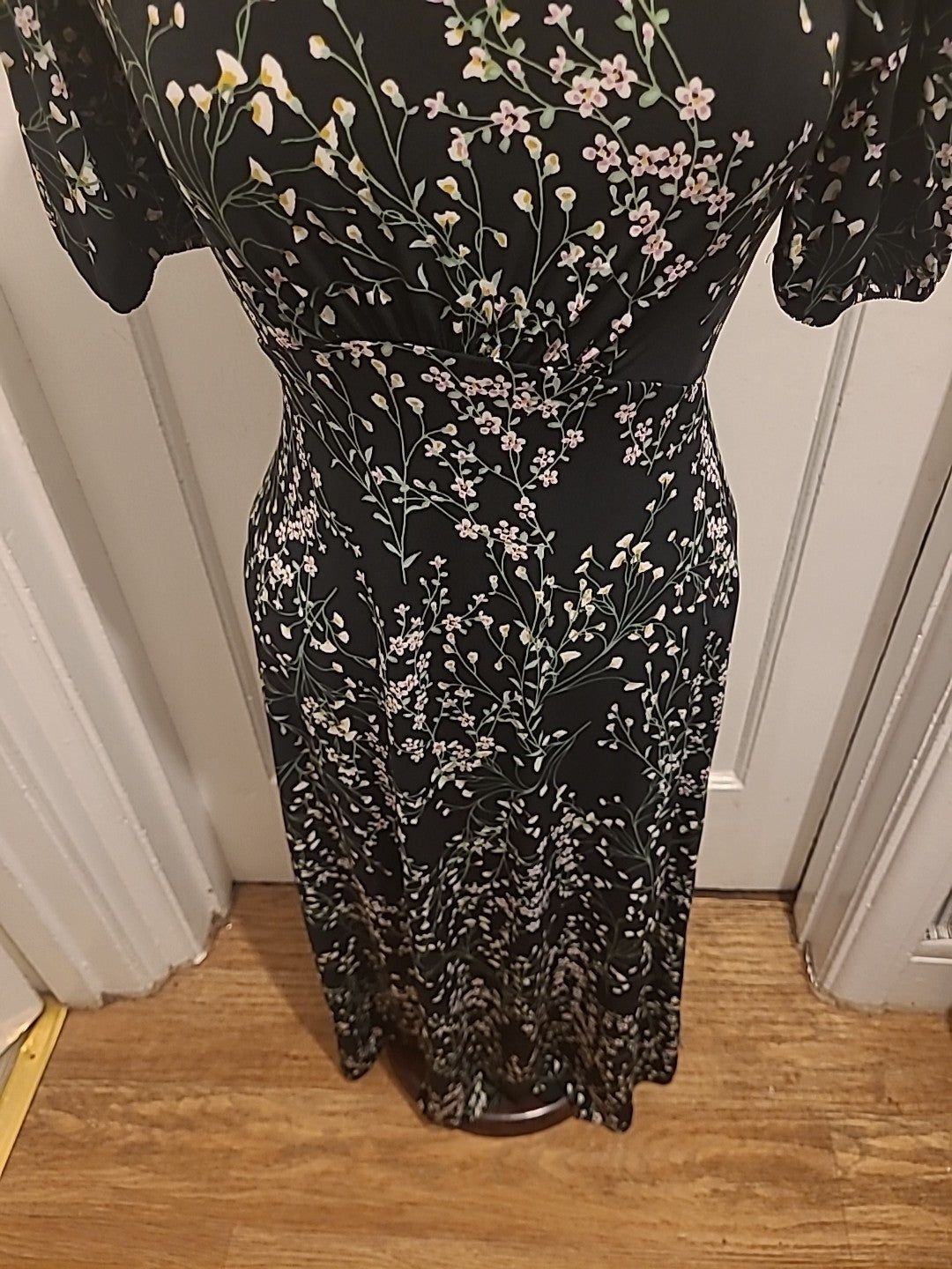 Ladies Lipsy Size 8 Black Floral Long Length Short Sleeved Dress