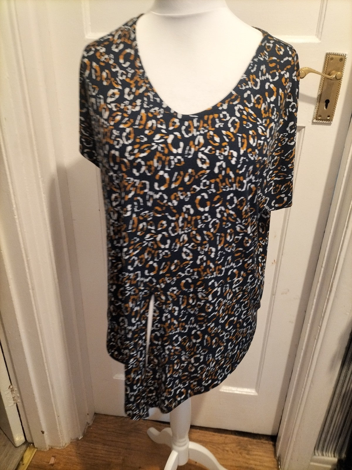 Ladies Size 16-18 Navy/Orange/White Patterned Split Hem Blouse