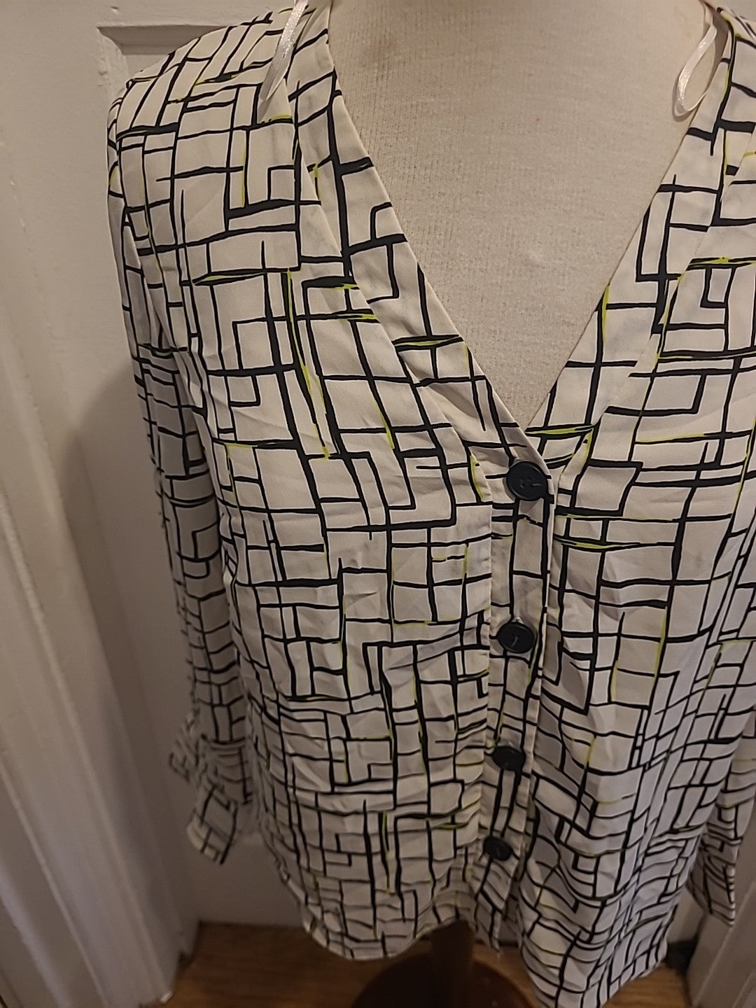 Ladies George Size 10 Black/Cream/Lime Patterned Long Sleeved Blouse