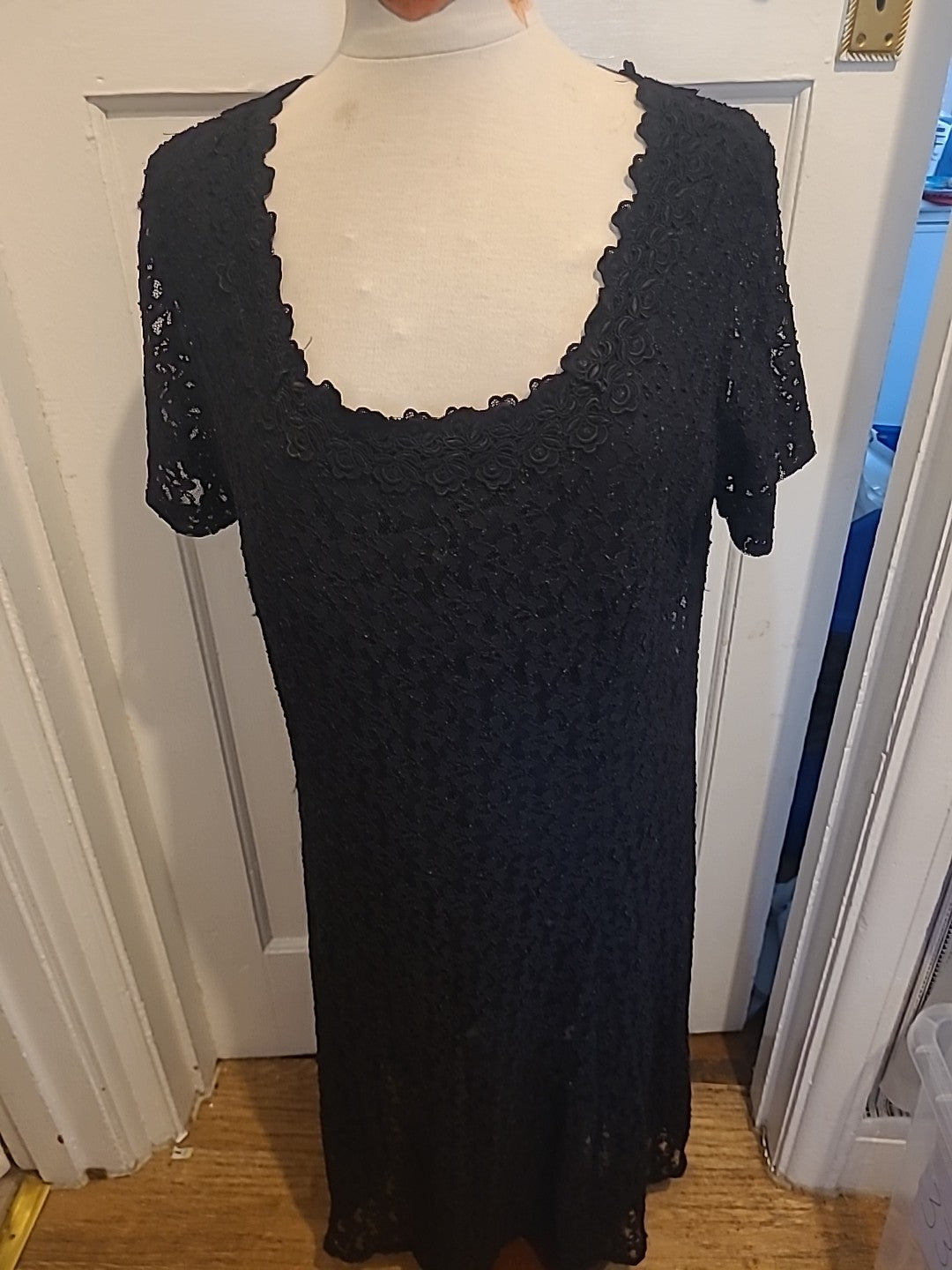 Ladies Size Large Black Lace Short Sleeved Midi Dress