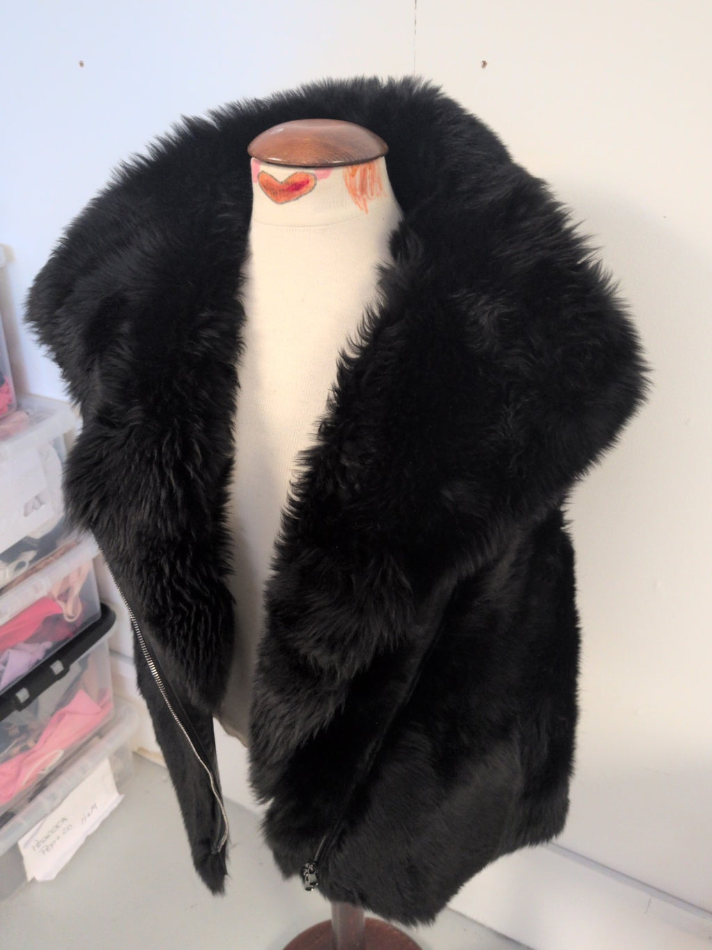M/L Black Faux Fur Fluffy Full Fip Sleeveless Gilet