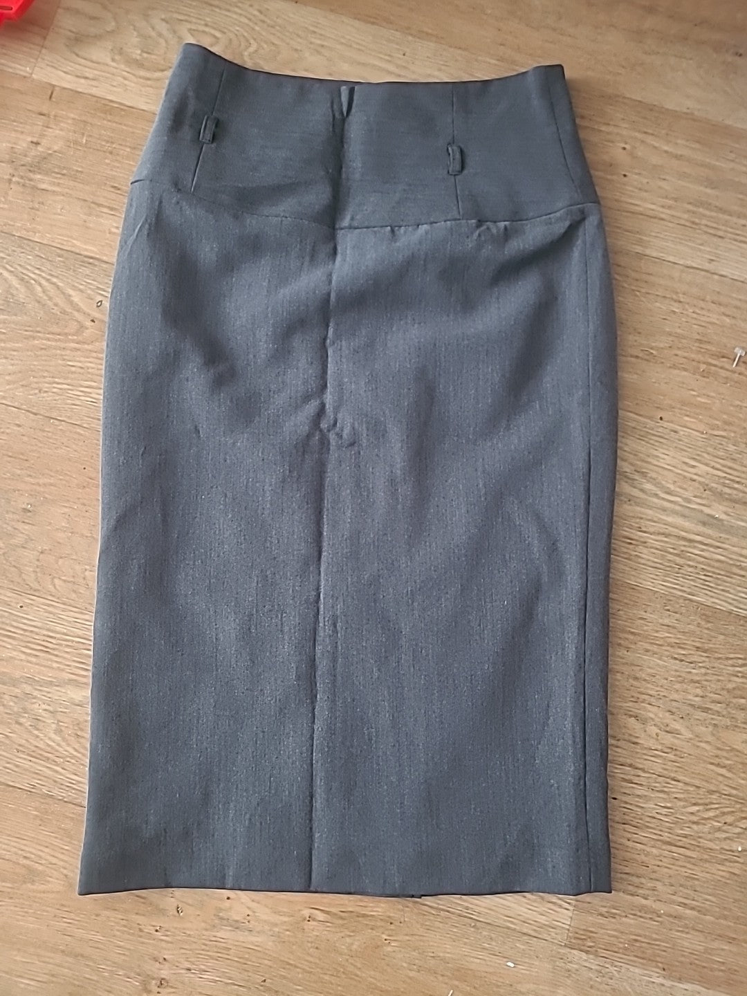 Ladies Papaya Size 8 Grey Lined Pencil Skirt