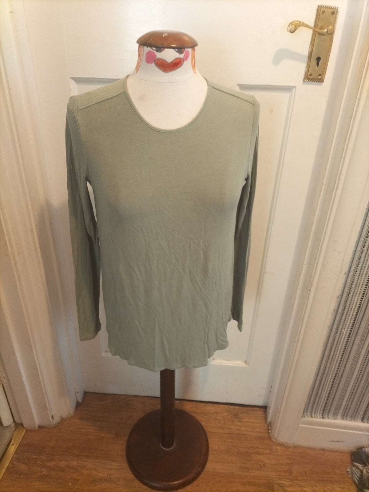 Ladies Essentials Size Small Green Long Sleeved Tshirt
