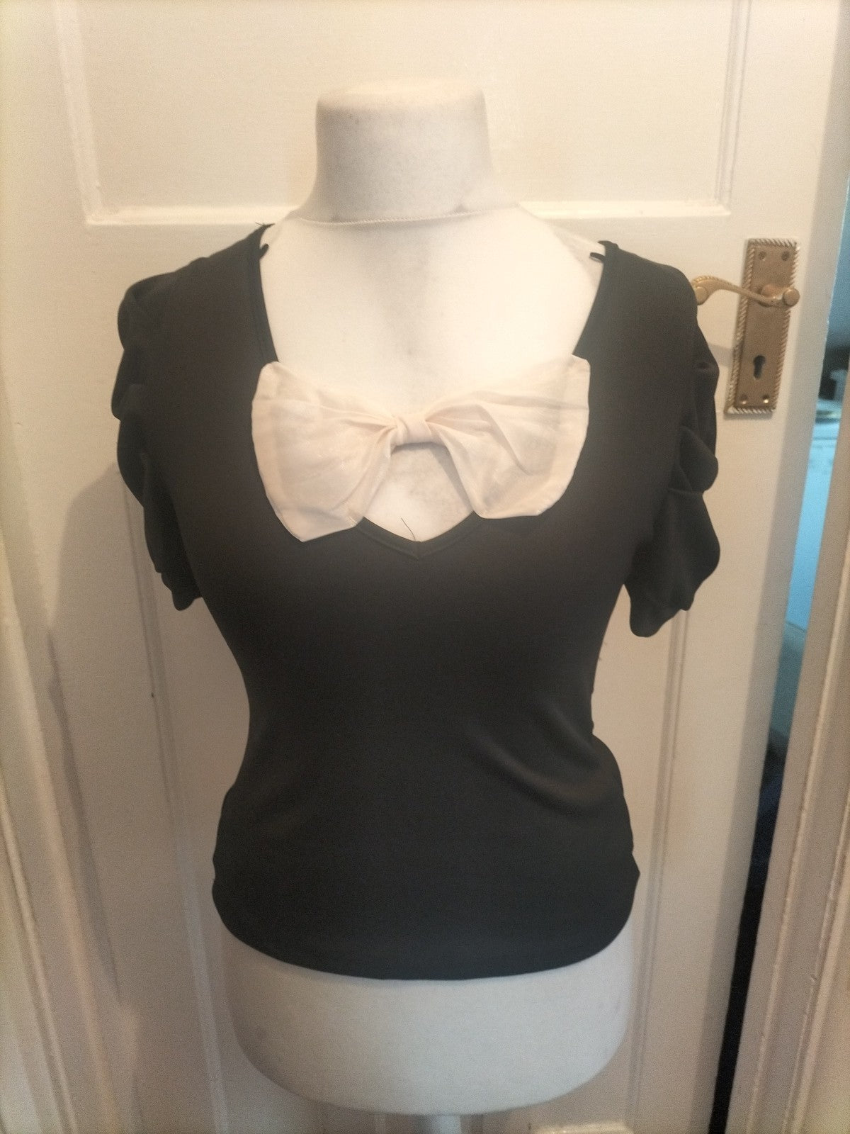 Ladies Size Small Black And White Short Sleeve Bow Detailed Blouse