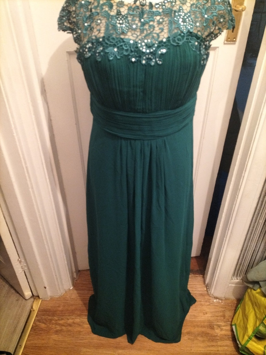 Ladies Forever Pretty Size 12 Green Sleeveless Long Length Dress