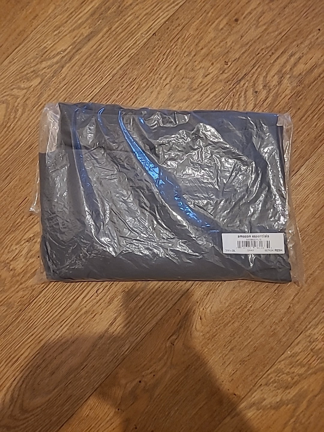 Brand New Mens Amazon Essentials Size 31x29 Grey Trousers