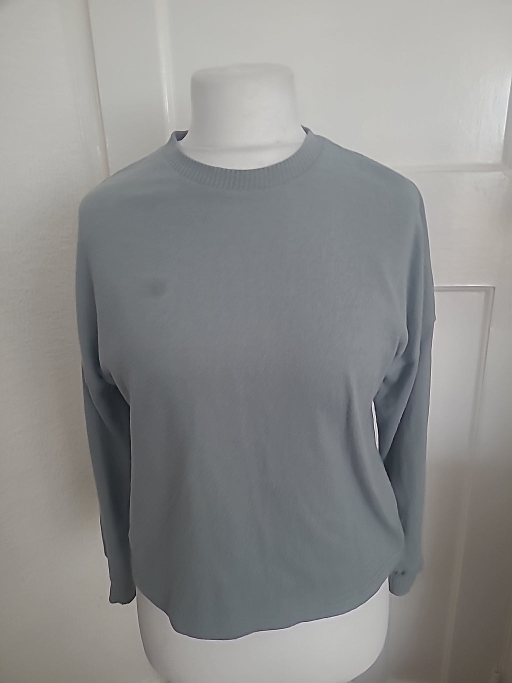 Ladies Primark Size 6-8 Bluey Grey Long Sleeved Top Heavy Bobbling