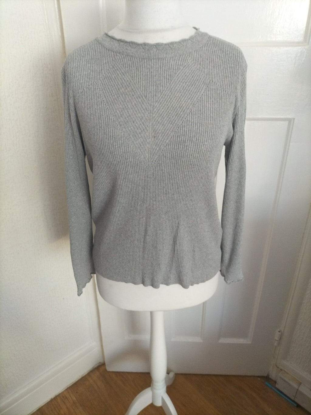 Ladies Dorothy Perkins Size 14 Grey Long Sleeved Ribbed Jumper