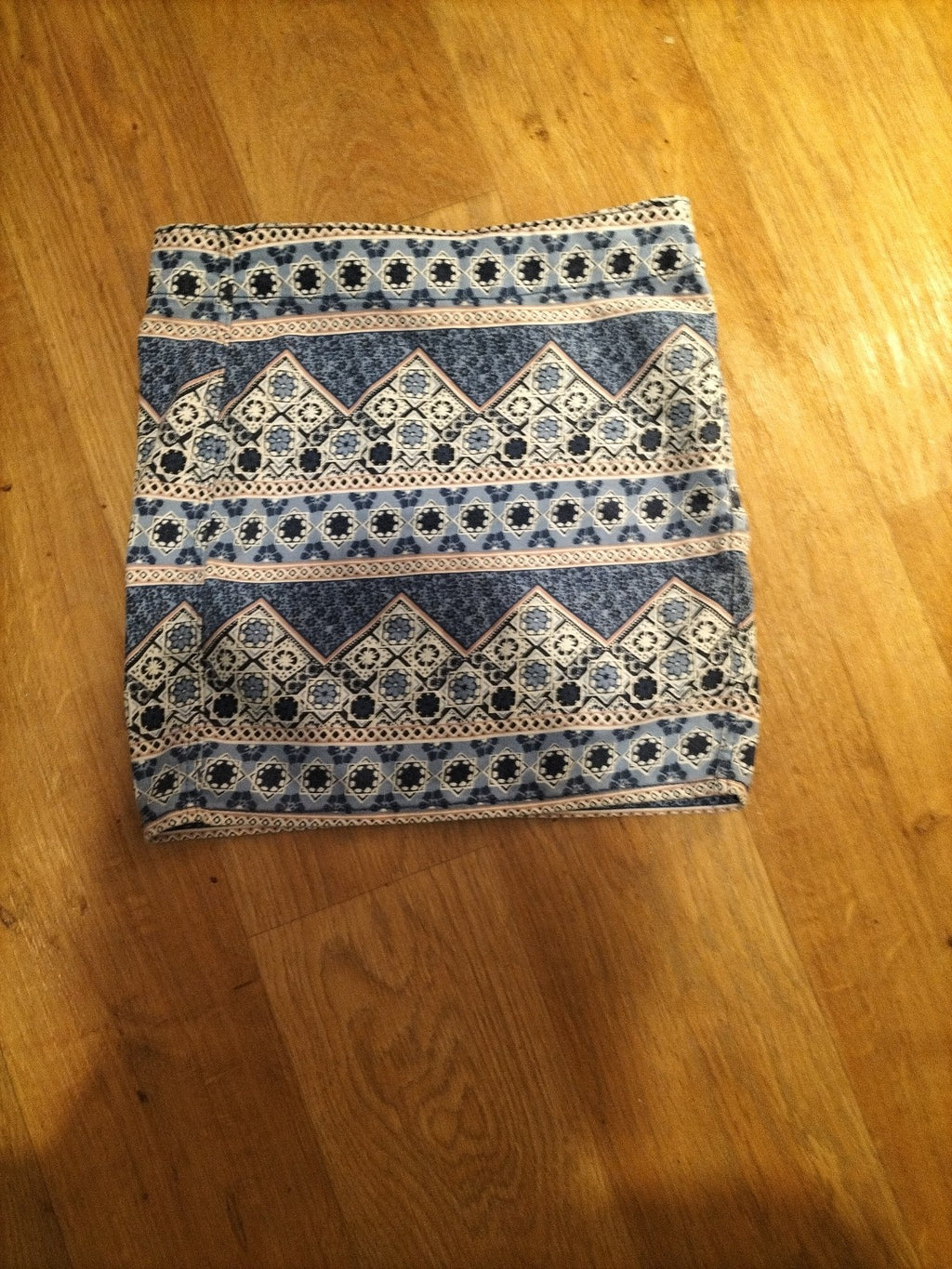 Ladies Divided H&M Size 8 Blue Aztec Mini Skirt