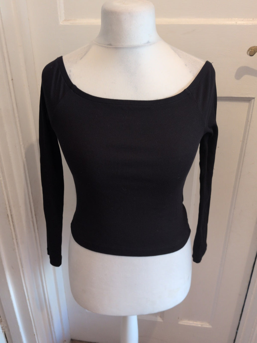 Ladies New Look Size 12 Black Long Sleeve Wide Neck Slash T-shirt