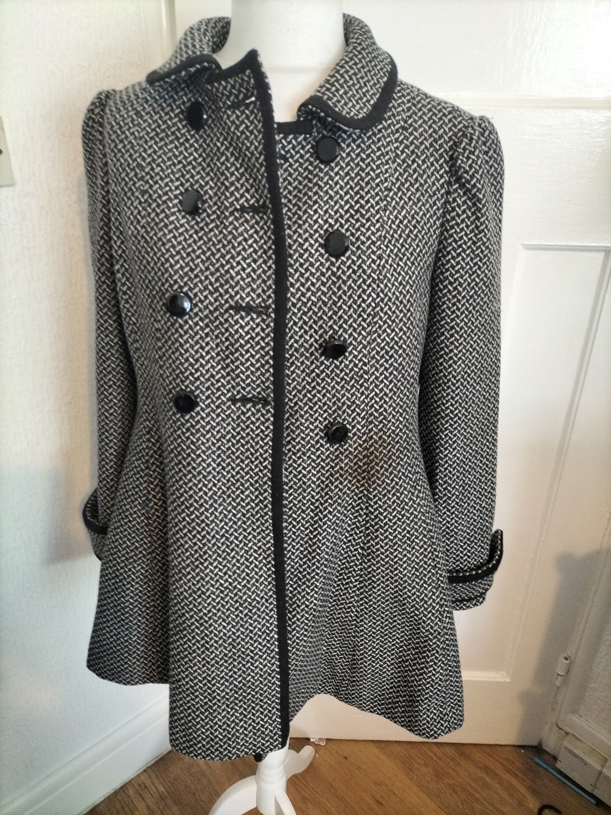 Ladies New Look Size 14 Fleck With Red Lining Jacket