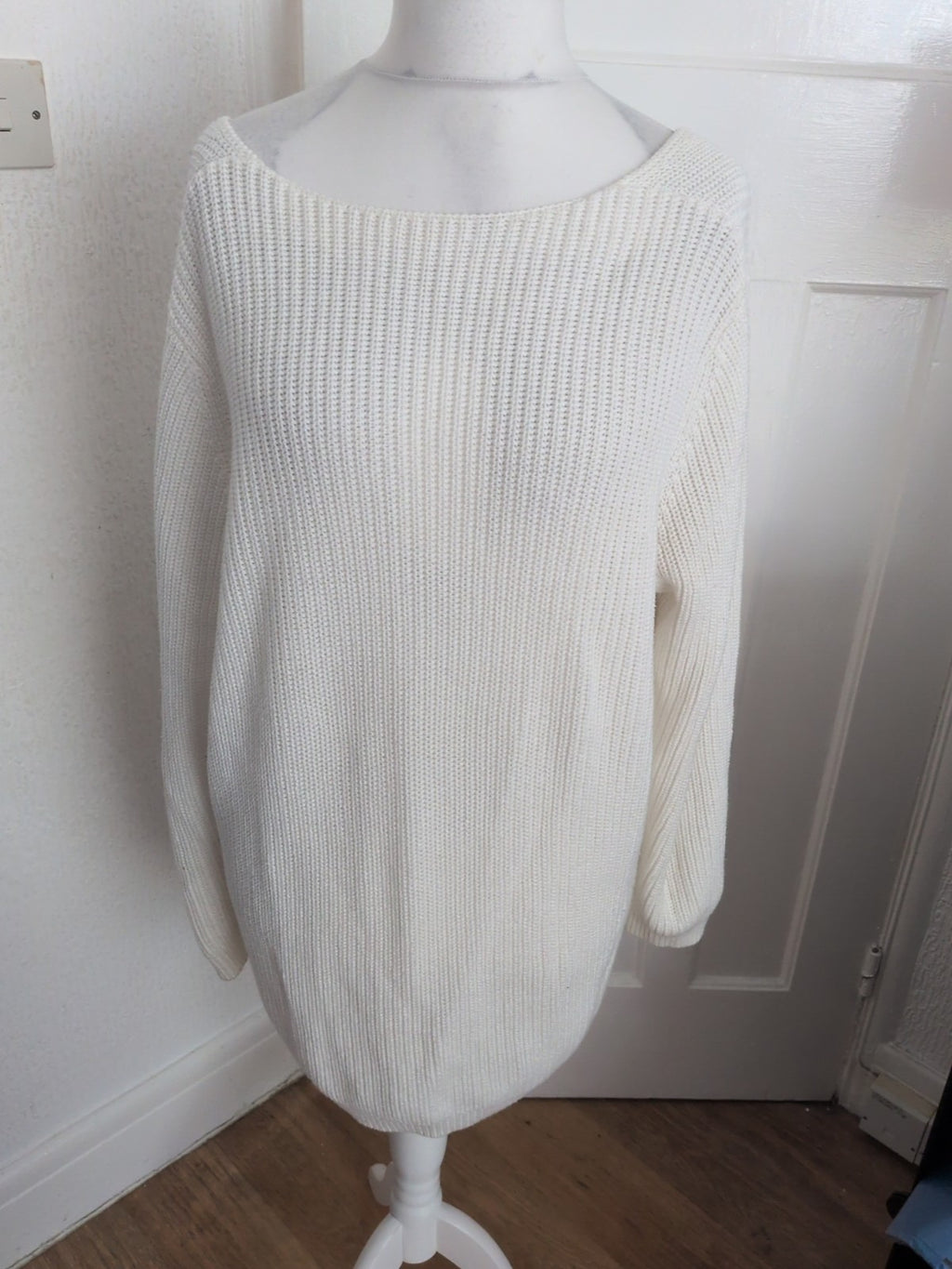 Ladies Tu Size 22 White/Cream Long Sleeve Jumper