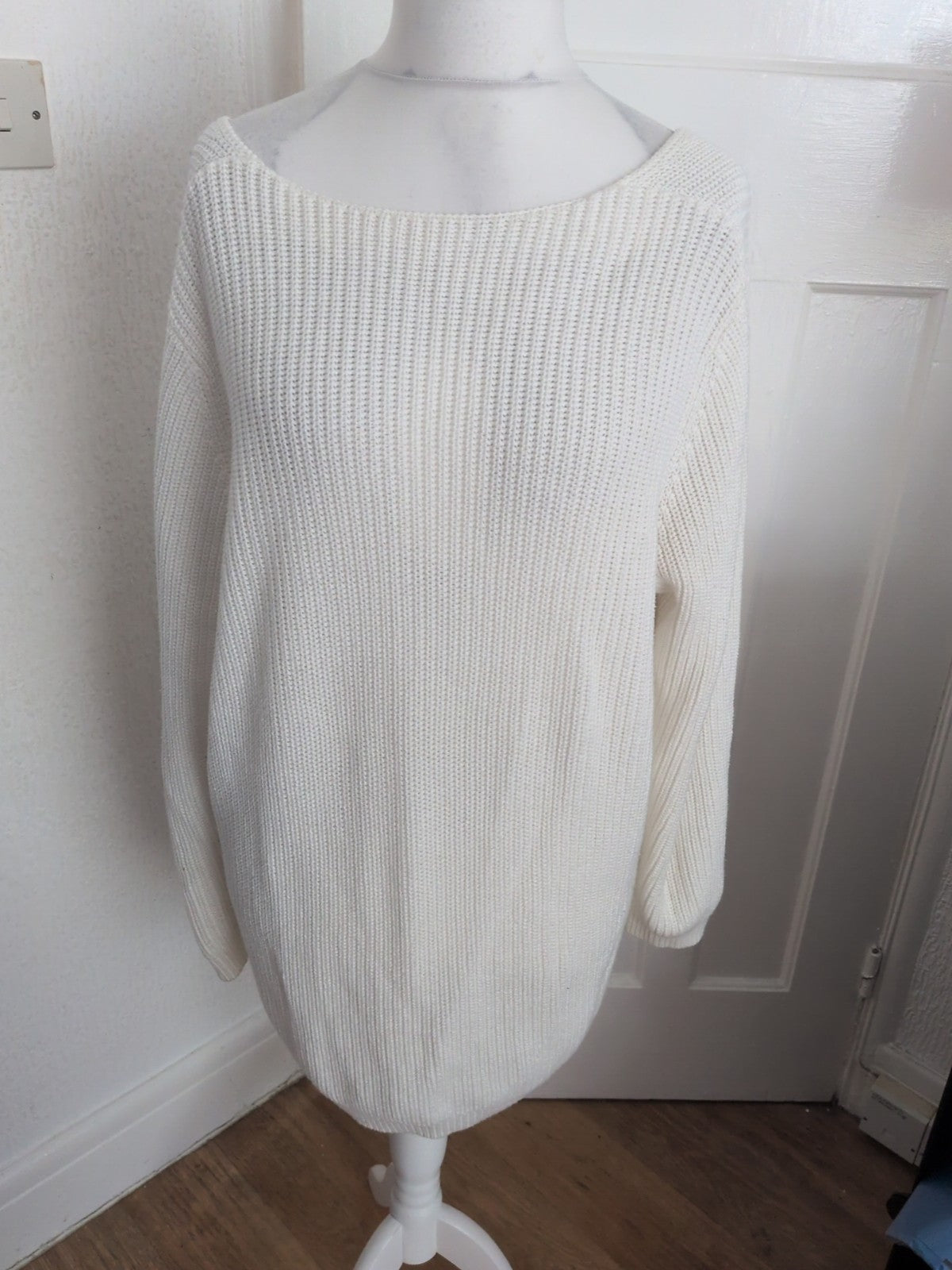 Ladies Tu Size 22 White/Cream Long Sleeve Jumper