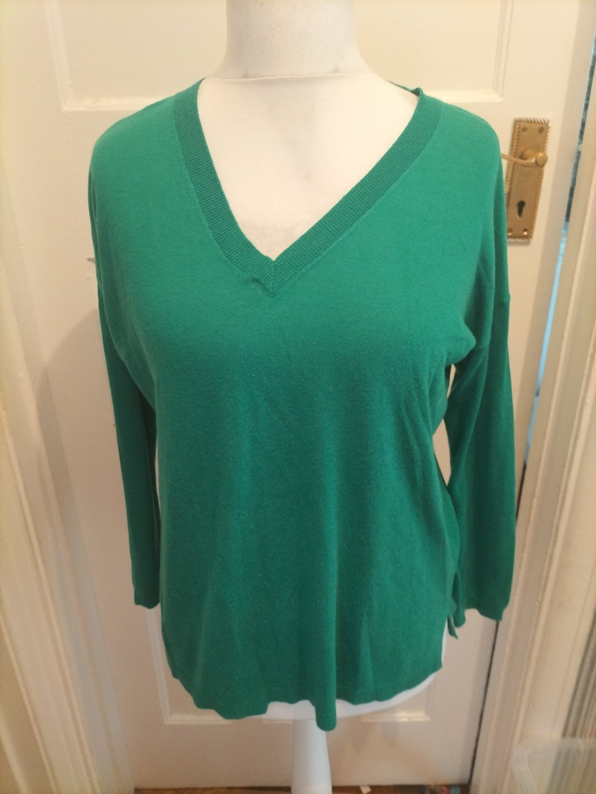 Ladies MNG Size Small Green V Neck Lightweight Jumper