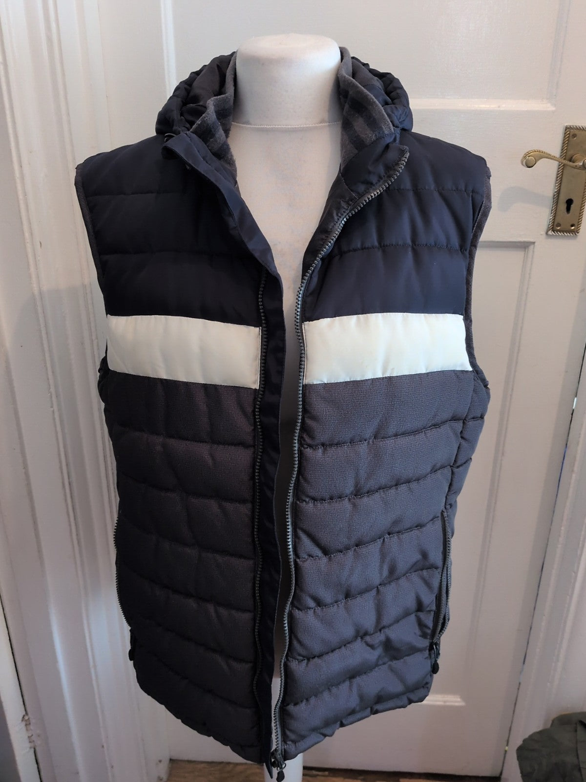 Easy XL Navy White And Grey Sleeveless Puffer Jacket